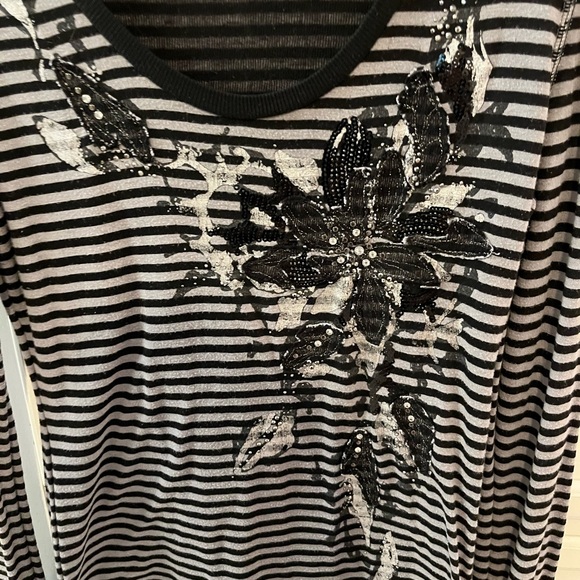 Miss Me size large long sleeve embellished t-shirt. Black and gray. - Picture 2 of 3